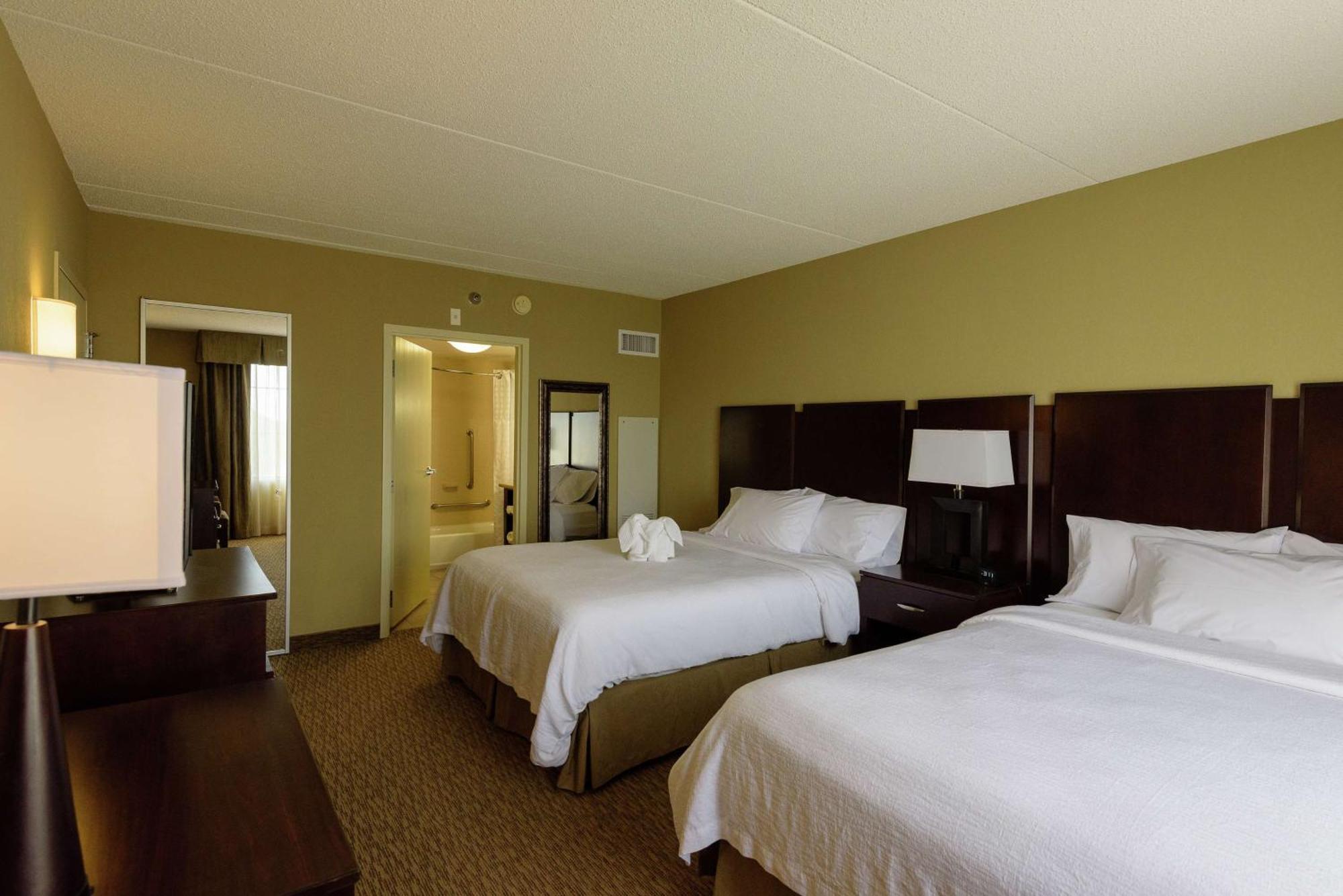 Suite Two Queen Beds Non-Smoking,1281377881:JPEG